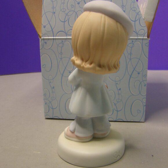 Precious Moments Figurine: “You Capture Beauty With All You Do”. 830022 in box - Picture 9 of 16